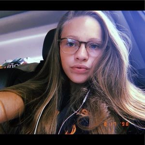 Meet your Posher, Laila